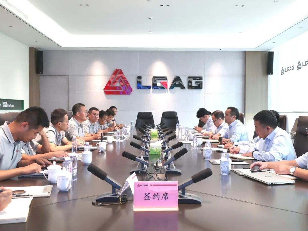 上柴动力总经理刘建超一行到临工农机参观交流